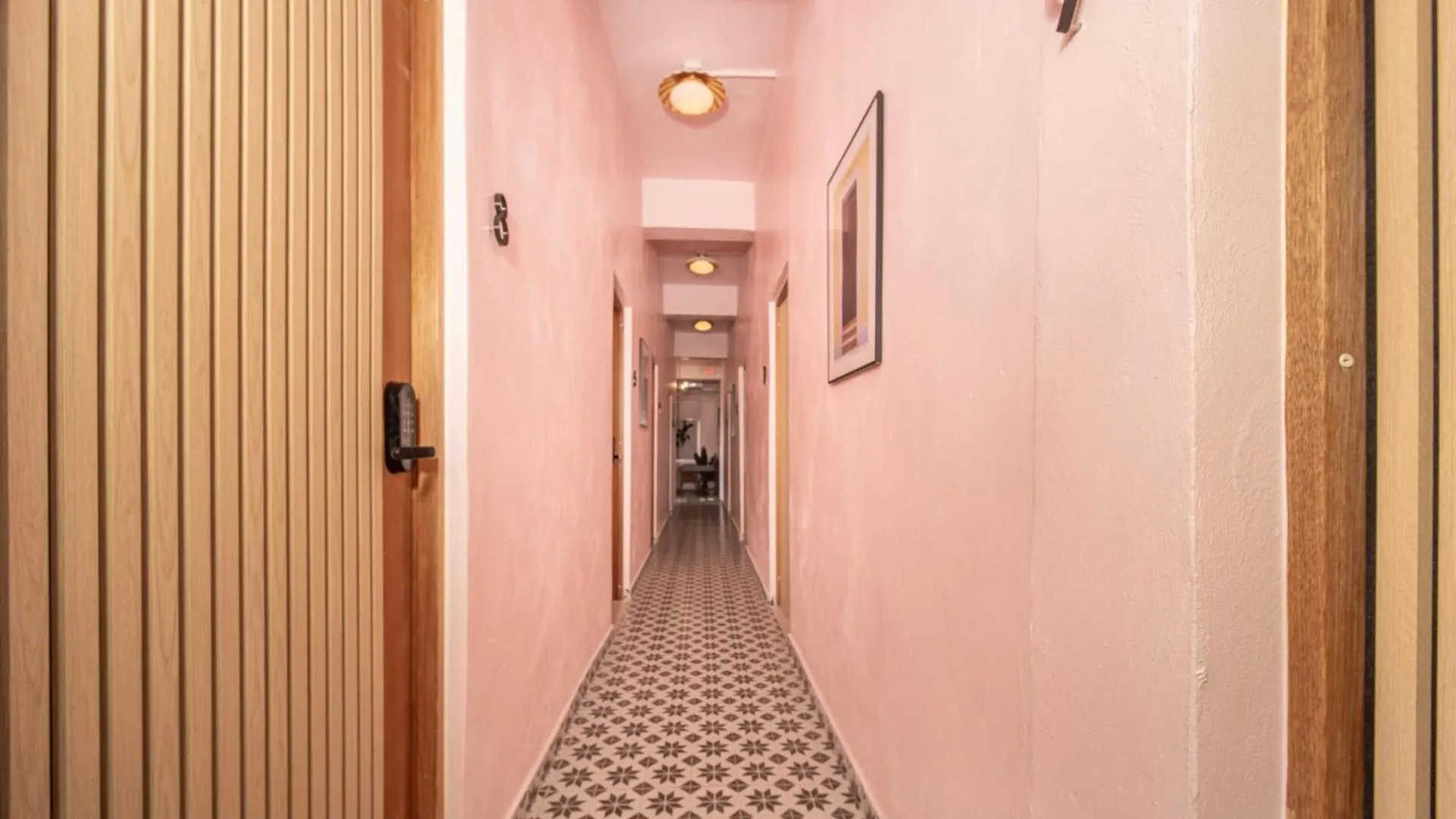 Room 2 Stylish Escape By Calle Cerra Art San Juan 0*,  Portoryko